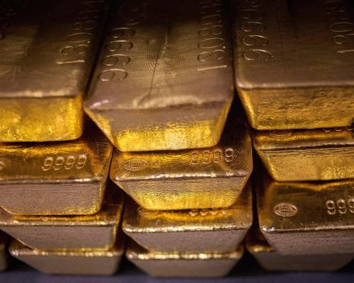 Gold Reaches $5,000 an Ounce as Trump’s Uncertainty Drives Investors to Safe‑Haven
