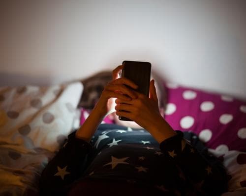 US Report: Just Limiting Screen Time Won’t Protect Kids’ Mental Health