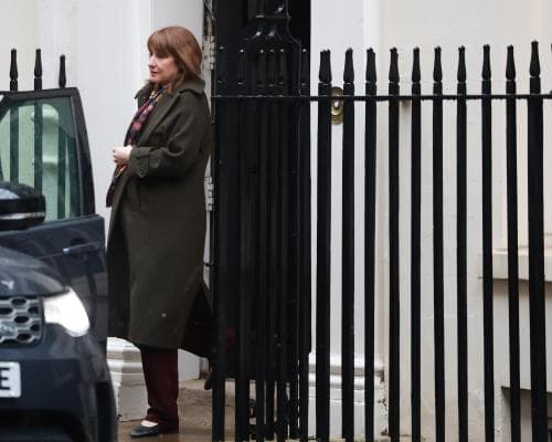 **Q: What did the UK chancellor Rachel Reeves say about the support package for pubs and other struggling businesses?**