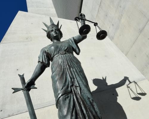 Tourist Zip Line Failure Kills Man and Injures Wife in Queensland