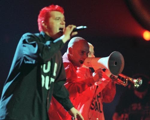 Chumbawamba Urges Spain’s Vox to Stop Using Tubthumping