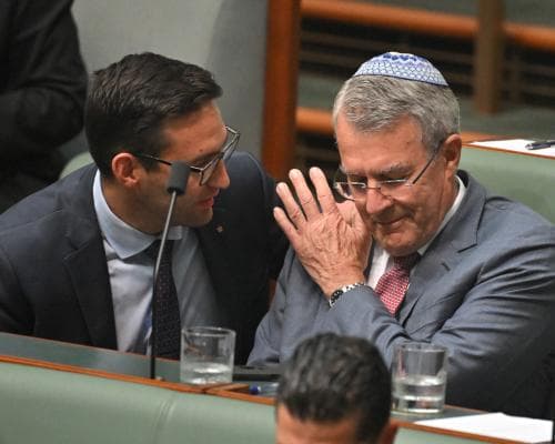 MPs Honor Victims of Bondi Beach Terror Attack