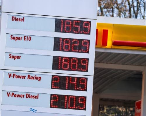 Asian Stocks Bounce Back as Oil Prices Soar Amid Middle East Tensions