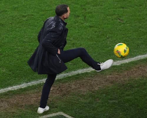 Chelsea Coach Rosenior Laughs Off Social Media Jokes