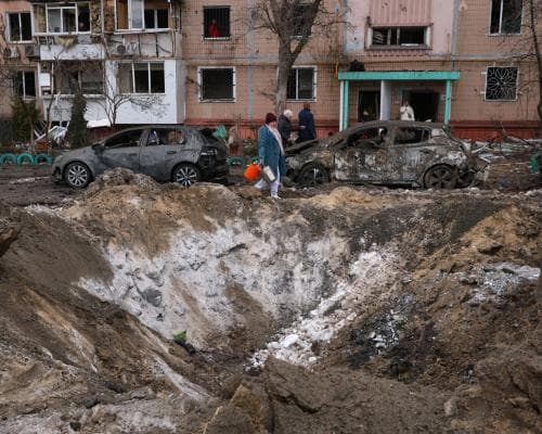 Russia Strikes Ukrainian Cities as Peace Talks Near