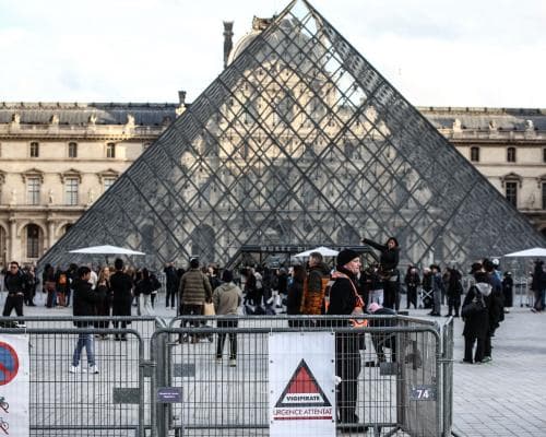 Louvre Closes as Staff Go on Strike Over Repairs and Ticket Prices