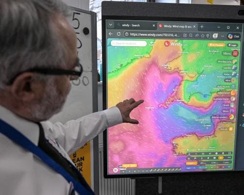 UK warns of strong storm as Goretti turns into a weather bomb