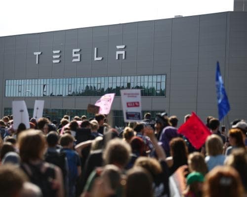 Union Battles Tesla Over Worker Council Control in Germany