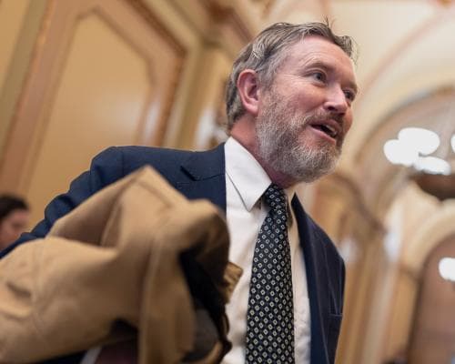 Trump calls congressman a “lowlife,” but he turns the insult into campaign money