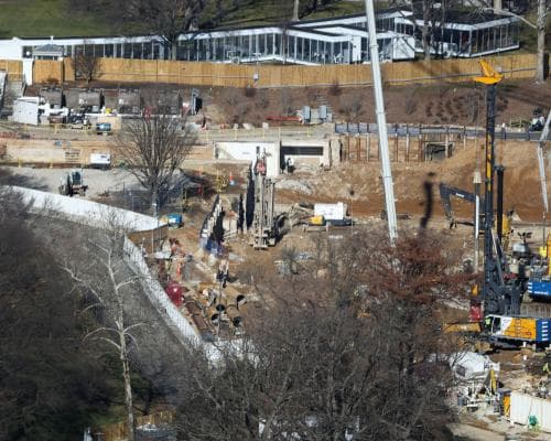 Trump’s $400m White House Ballroom Plan Delays Vote After Public Outcry