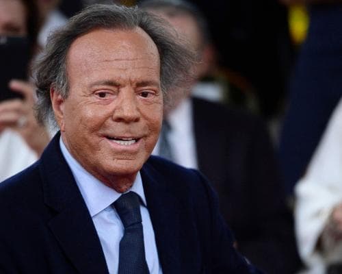 Spanish prosecutors drop sexual‑assault case against Julio Iglesias