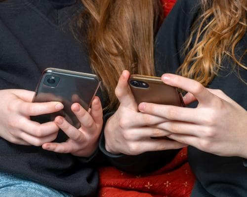 England Schools to Be Phone‑Free All Day, Says Secretary